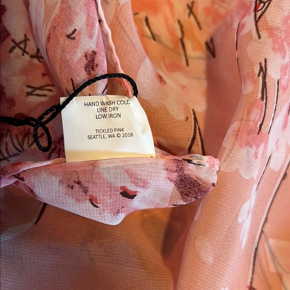 Tickled Pink Floral Shawl NWT - Picture 6 of 6